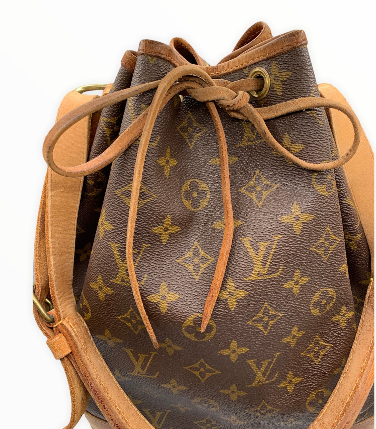 Vintage and Musthaves. Louis Vuitton NOE bag GM